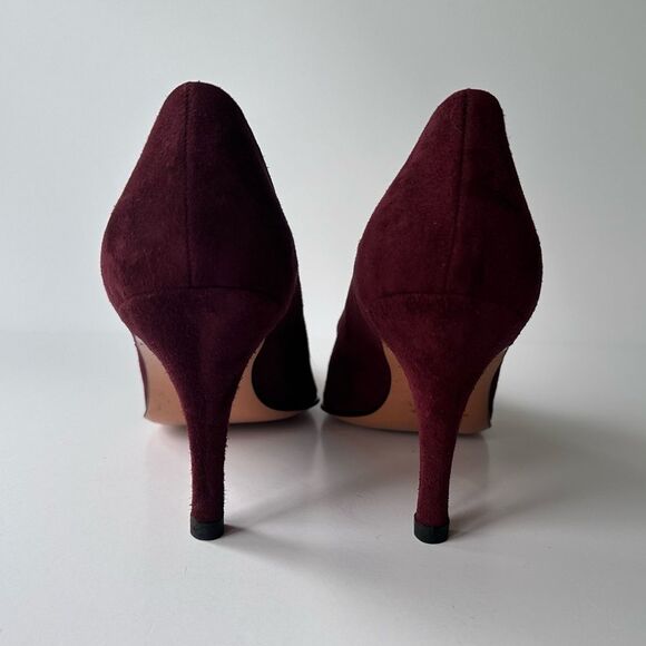 Bally Vintage New Old Stock Burgundy Suede Jeneffe Pumps w/ Gold Crescent 8 - Picture 5 of 11